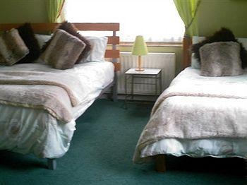 Linchens Bed And Breakfast Felbridge Exterior photo